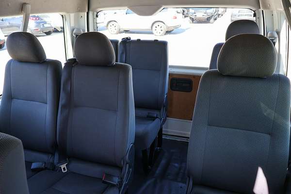 2017 Toyota Hiace Commuter TRH223R