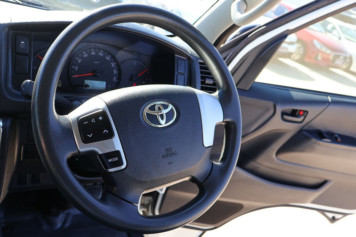 2017 Toyota Hiace Commuter TRH223R