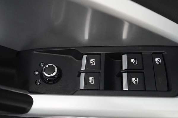 2020 Audi Q3 35 TFSI S line F3