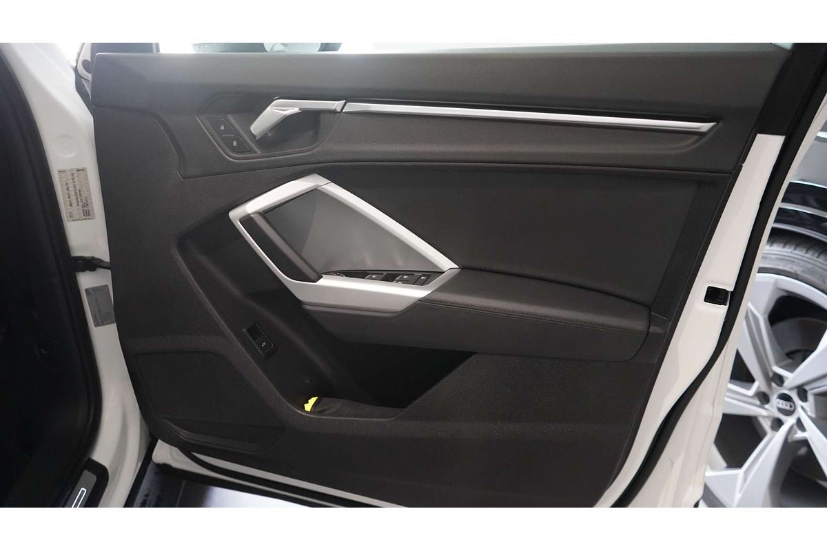 2020 Audi Q3 35 TFSI S line F3