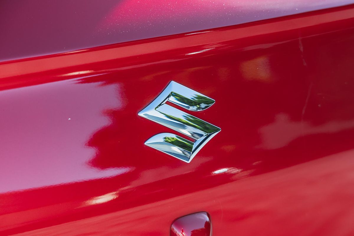 2024 Suzuki Swift Hybrid GLX UZ