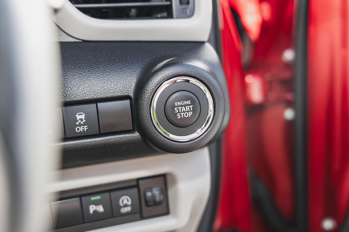 2024 Suzuki Swift Hybrid GLX UZ