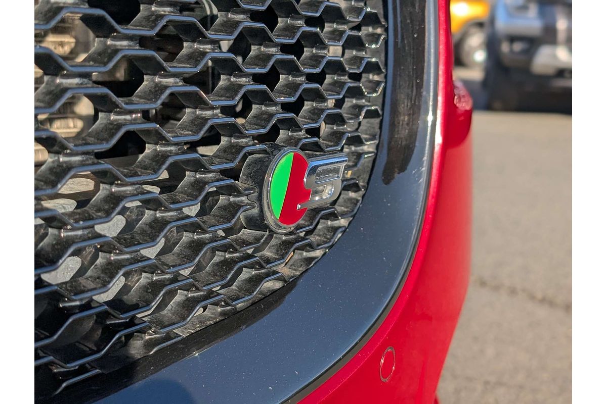2015 Jaguar XE S X760