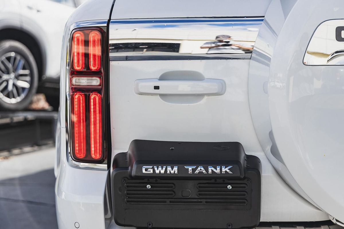 2024 GWM Tank 500 Lux Hybrid P03