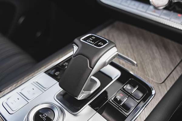 2024 GWM Tank 500 Lux Hybrid P03