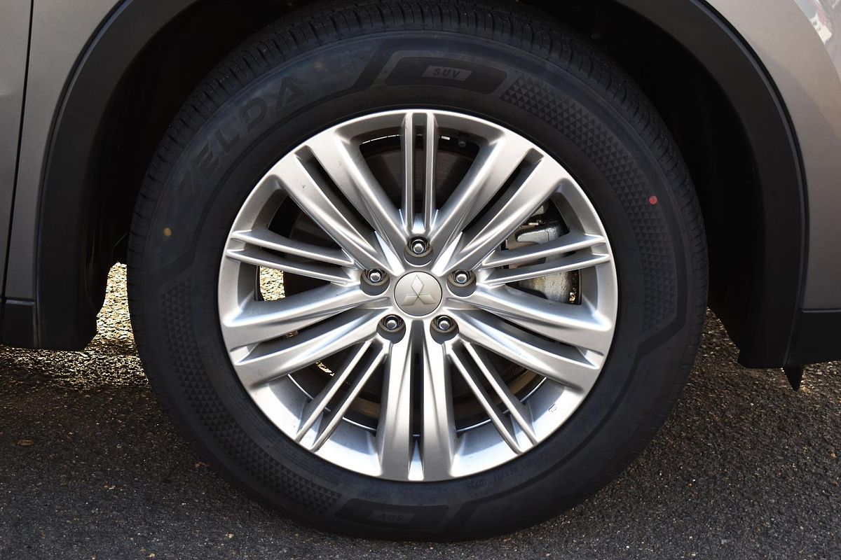 2023 Mitsubishi Outlander LS ZM