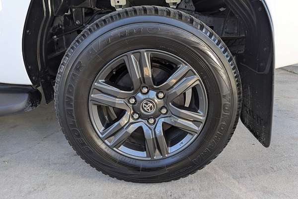 2024 Toyota Hilux SR GUN126R 4X4