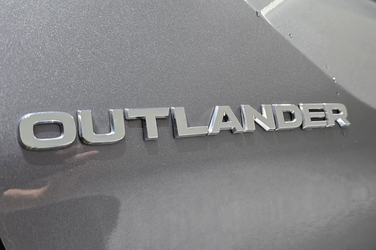2022 Mitsubishi Outlander Exceed ZM