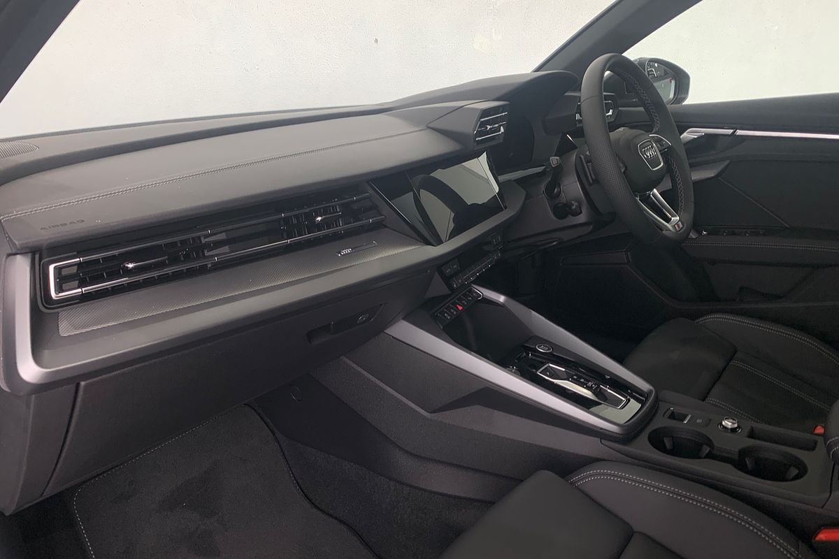 2024 Audi A3 35 TFSI S line GY