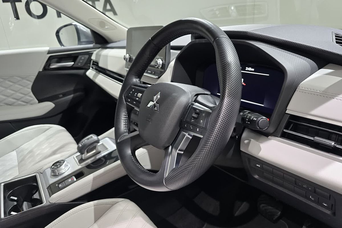 2022 Mitsubishi Outlander Exceed ZM