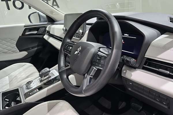2022 Mitsubishi Outlander Exceed ZM
