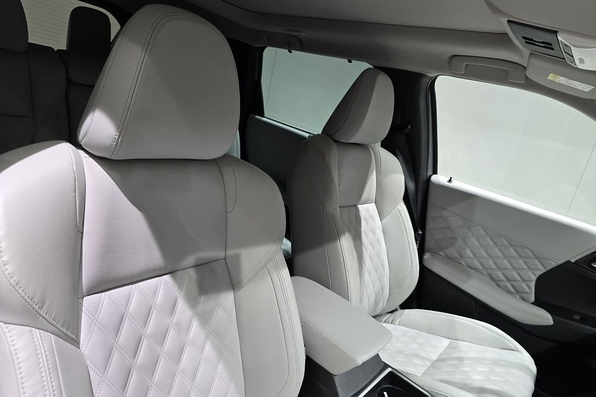 2022 Mitsubishi Outlander Exceed ZM