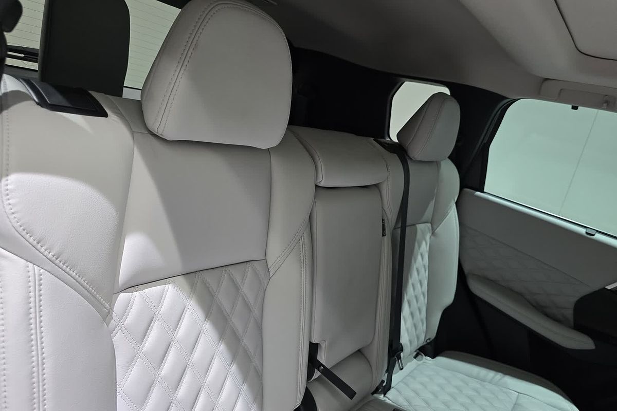 2022 Mitsubishi Outlander Exceed ZM