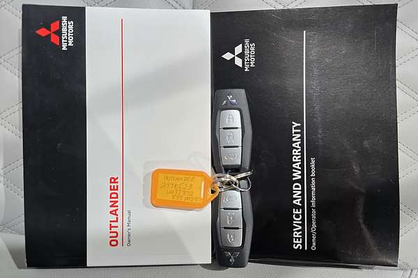 2022 Mitsubishi Outlander Exceed ZM