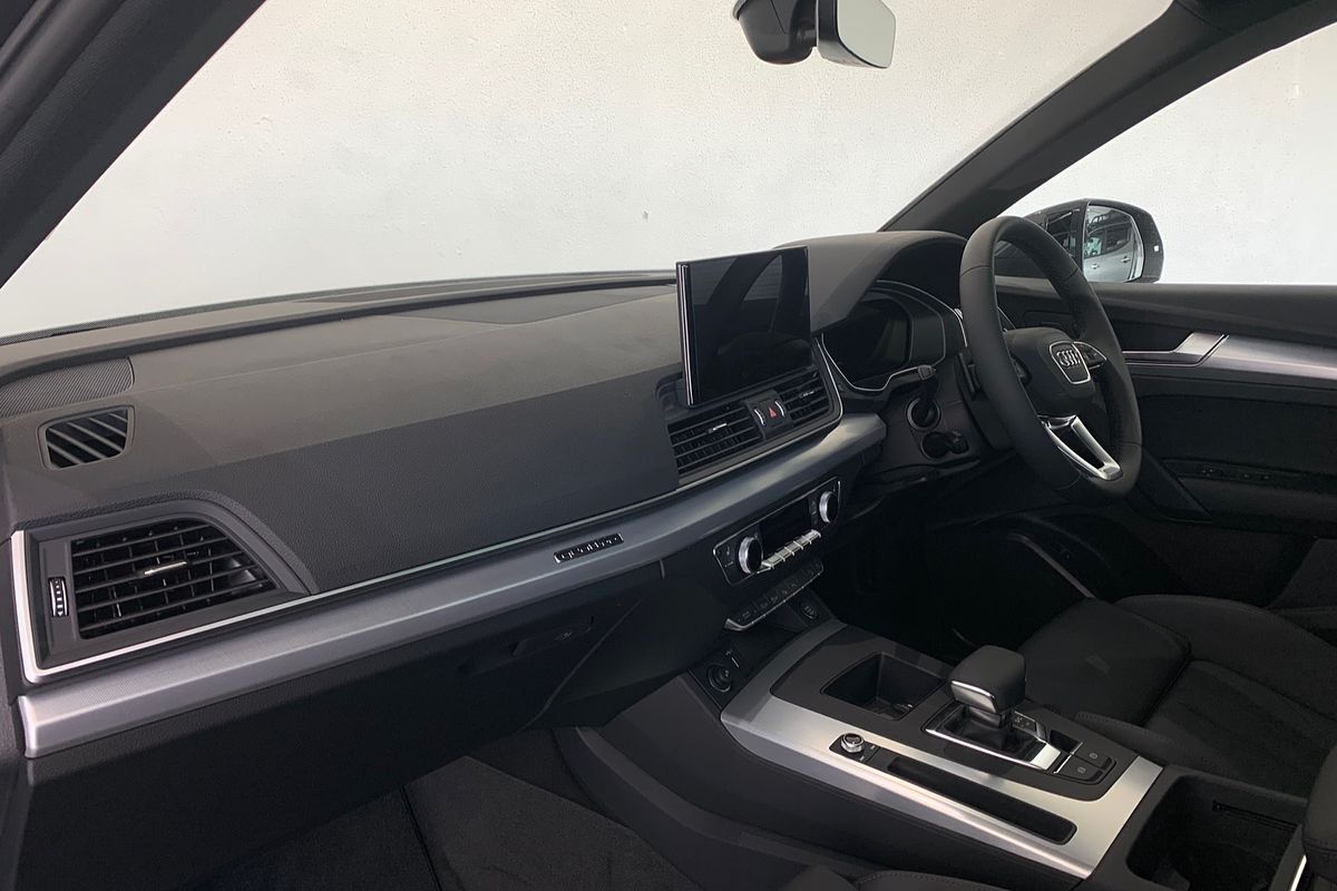 2024 Audi Q5 40 TDI Sport FY