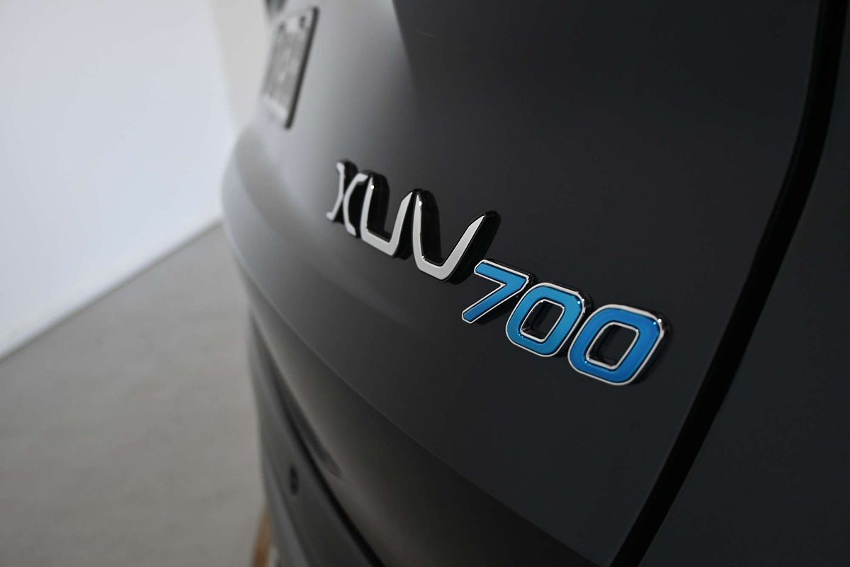 2025 Mahindra XUV700 AX7L