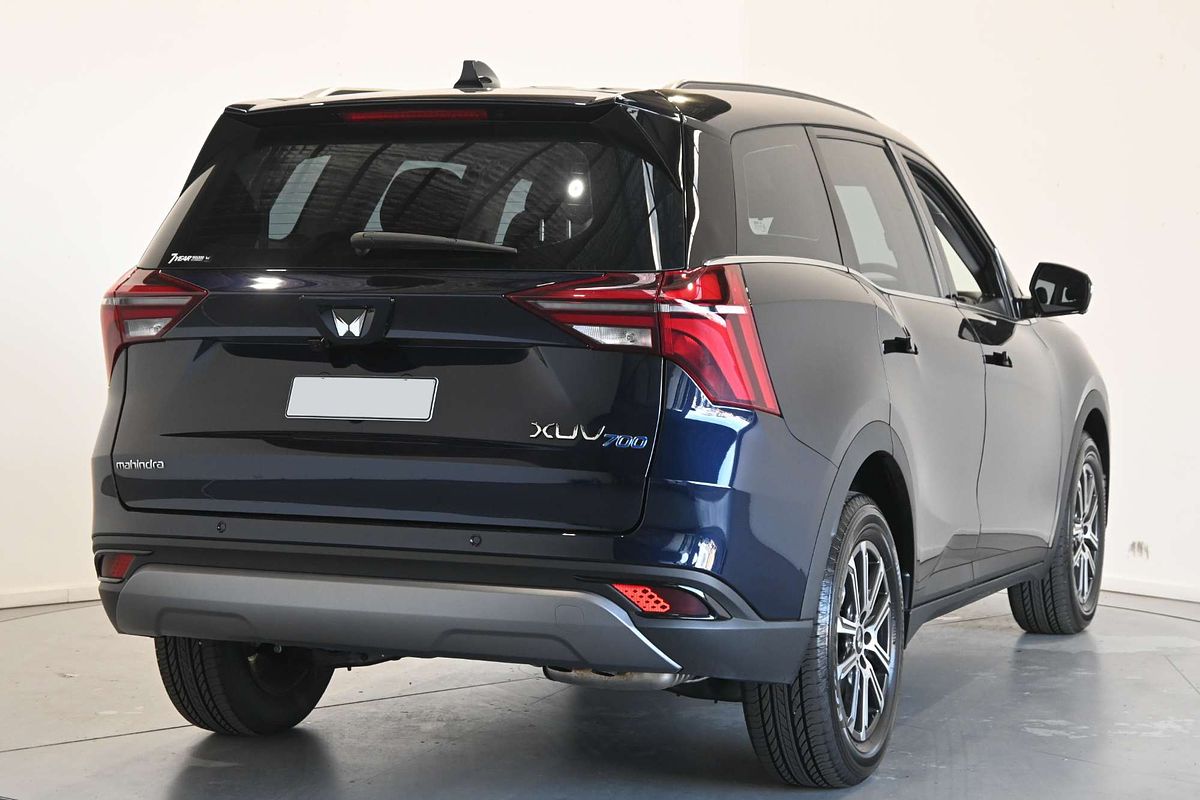 2025 Mahindra XUV700 AX7L