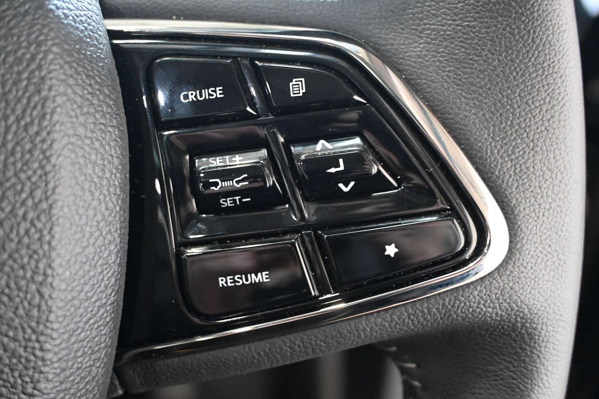 2025 Mahindra XUV700 AX7L