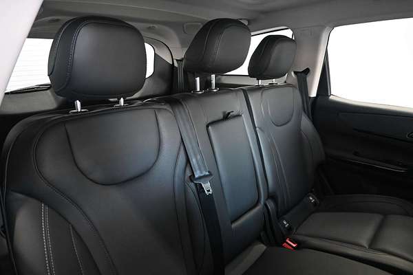 2025 Mahindra XUV700 AX7L