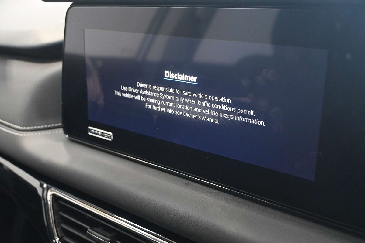 2025 Mahindra XUV700 AX7L