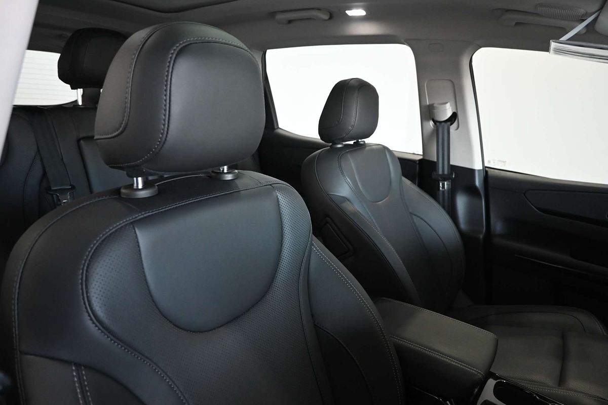 2025 Mahindra XUV700 AX7L