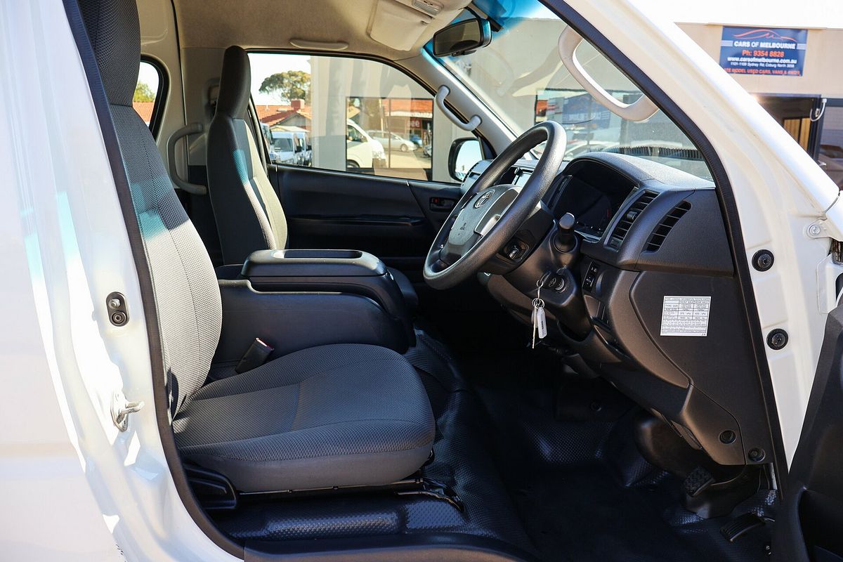 2017 Toyota Hiace Commuter TRH223R