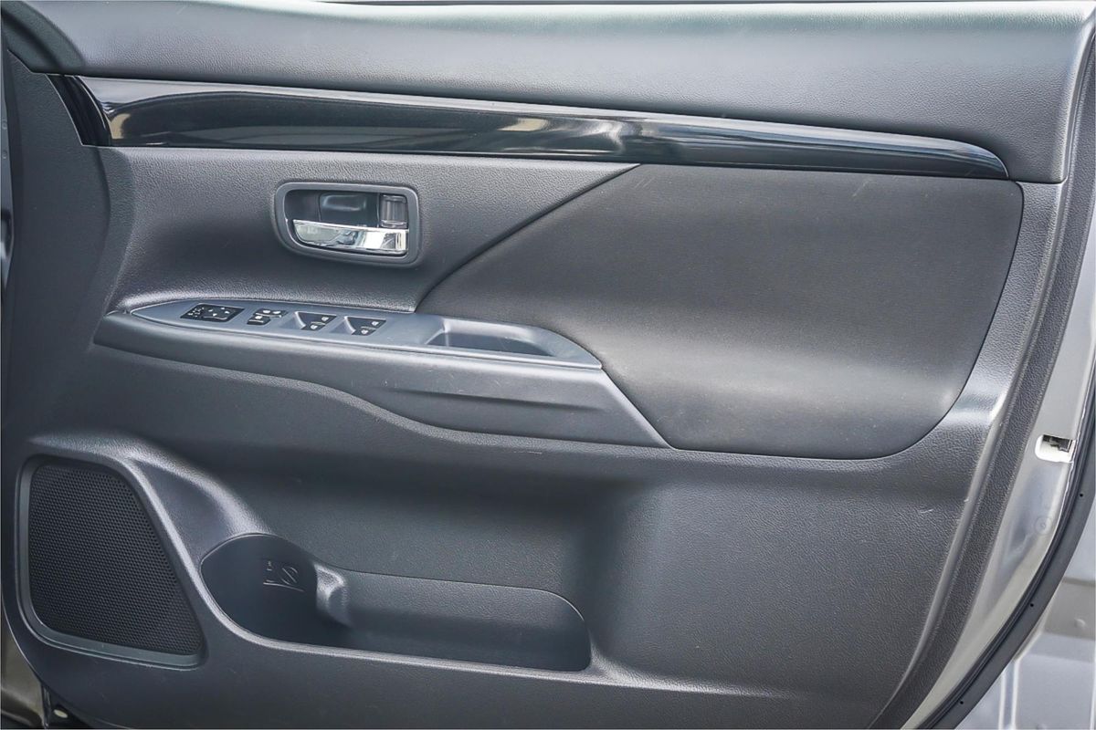 2019 Mitsubishi Outlander ES ADAS ZL