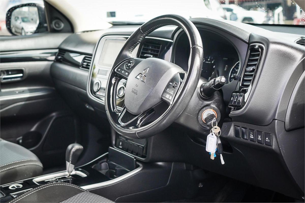 2019 Mitsubishi Outlander ES ADAS ZL