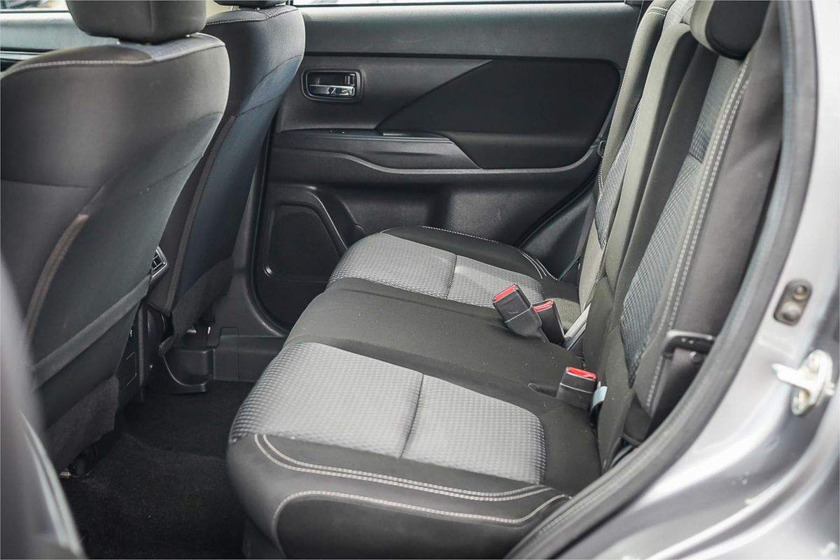 2019 Mitsubishi Outlander ES ADAS ZL