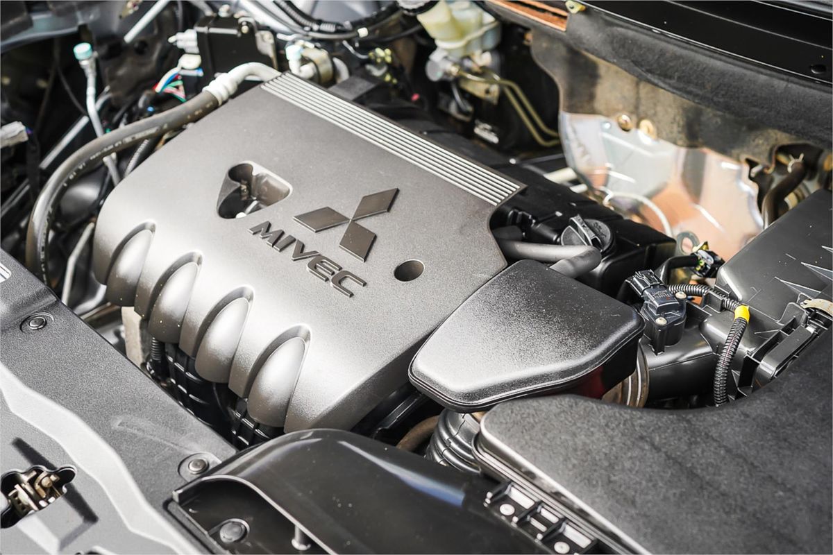 2019 Mitsubishi Outlander ES ADAS ZL