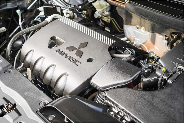 2019 Mitsubishi Outlander ES ADAS ZL