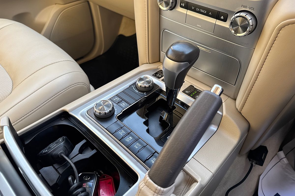 2020 Toyota Landcruiser Sahara VDJ200R