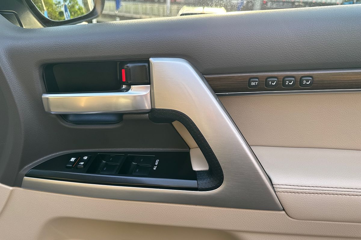 2020 Toyota Landcruiser Sahara VDJ200R