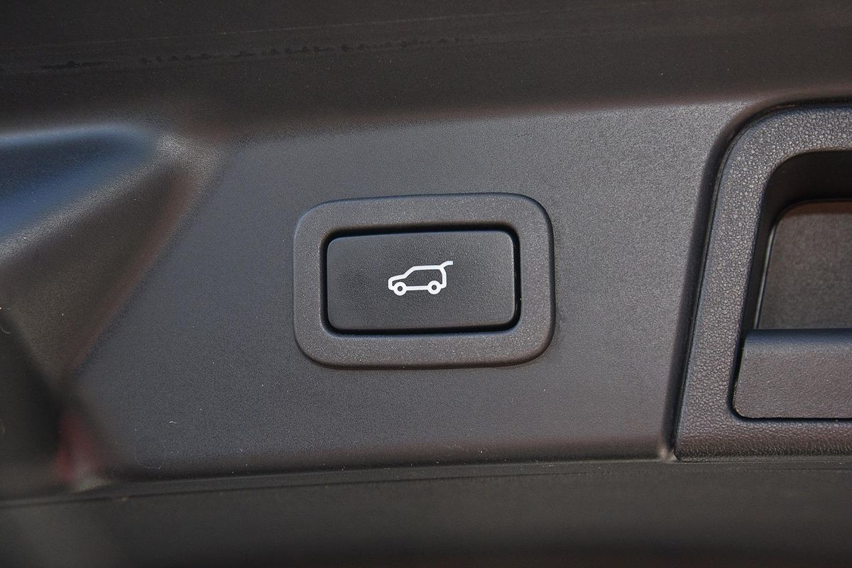 2022 Land Rover Range Rover Velar D200 R-Dynamic SE L560