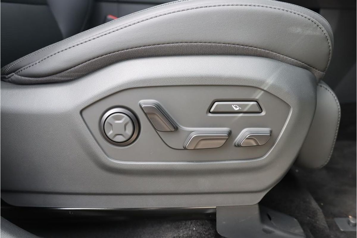 2025 Hyundai Santa Fe Hybrid Calligraphy MX5.V1
