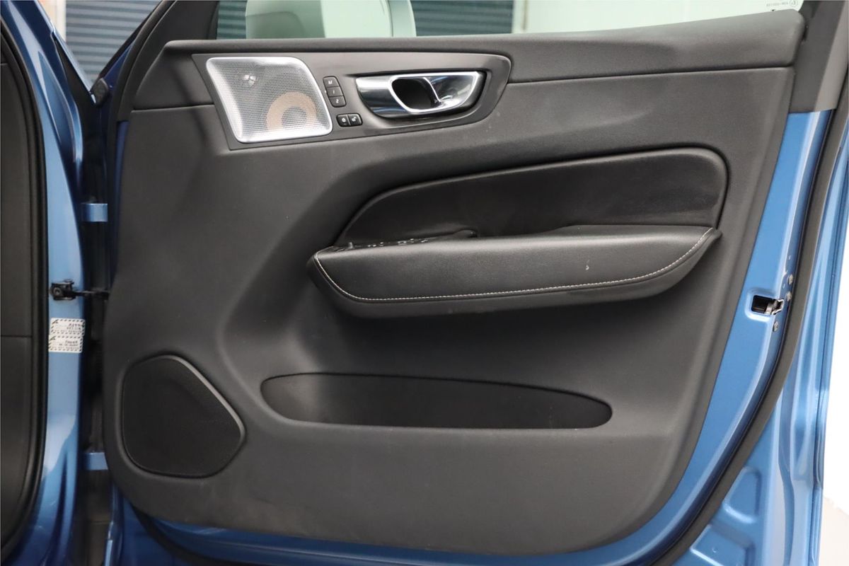 2018 Volvo XC60 T6 R-Design UZ