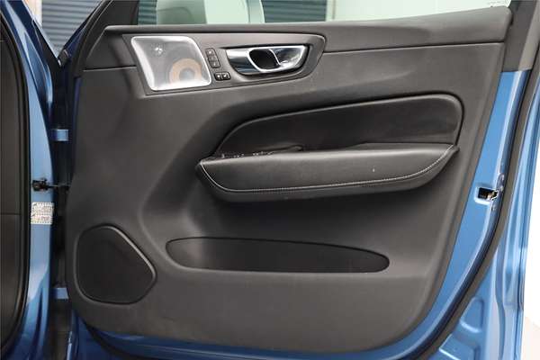 2018 Volvo XC60 T6 R-Design UZ