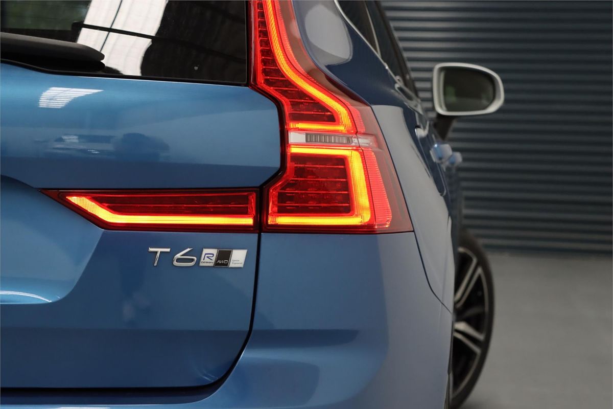 2018 Volvo XC60 T6 R-Design UZ