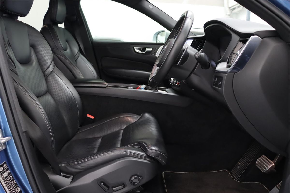 2018 Volvo XC60 T6 R-Design UZ