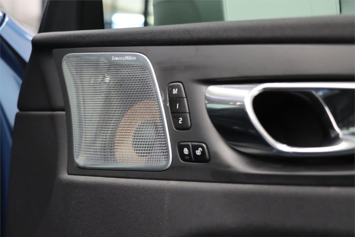 2018 Volvo XC60 T6 R-Design UZ