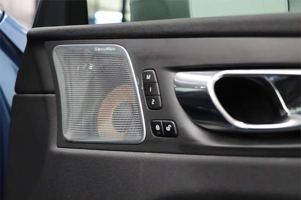 2018 Volvo XC60 T6 R-Design UZ