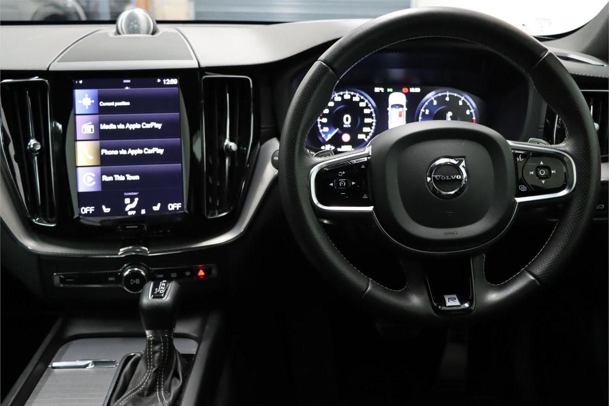 2018 Volvo XC60 T6 R-Design UZ