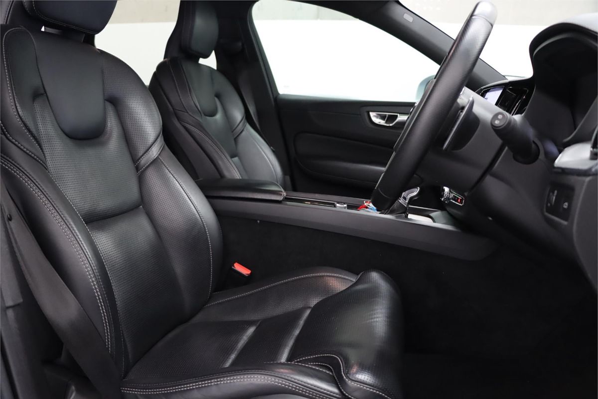 2018 Volvo XC60 T6 R-Design UZ