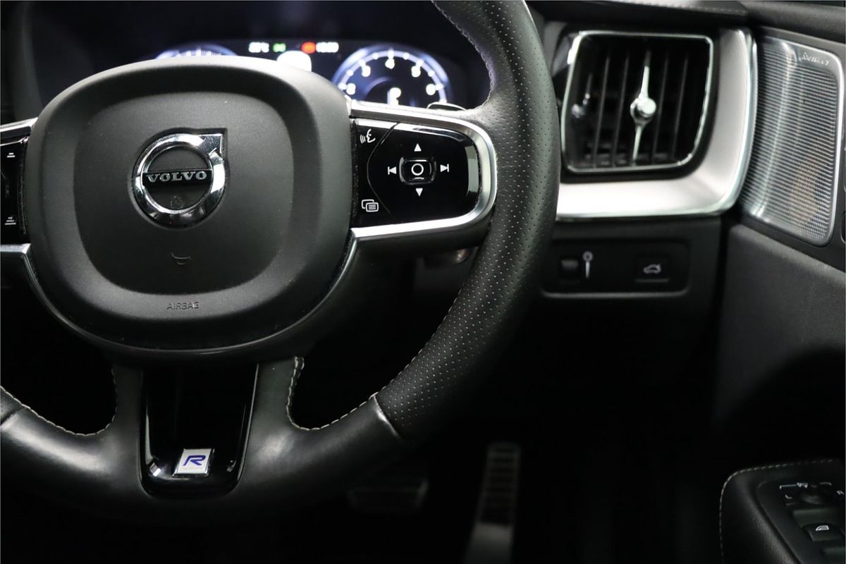 2018 Volvo XC60 T6 R-Design UZ