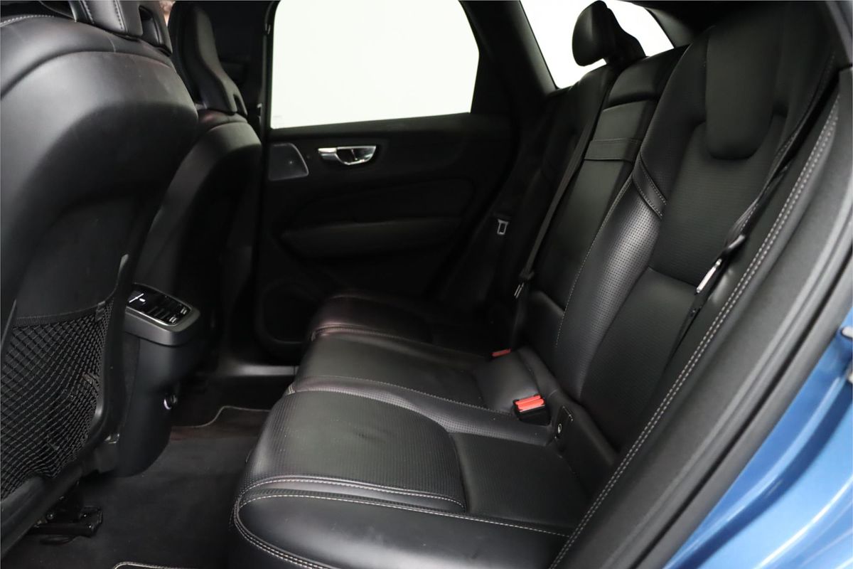 2018 Volvo XC60 T6 R-Design UZ