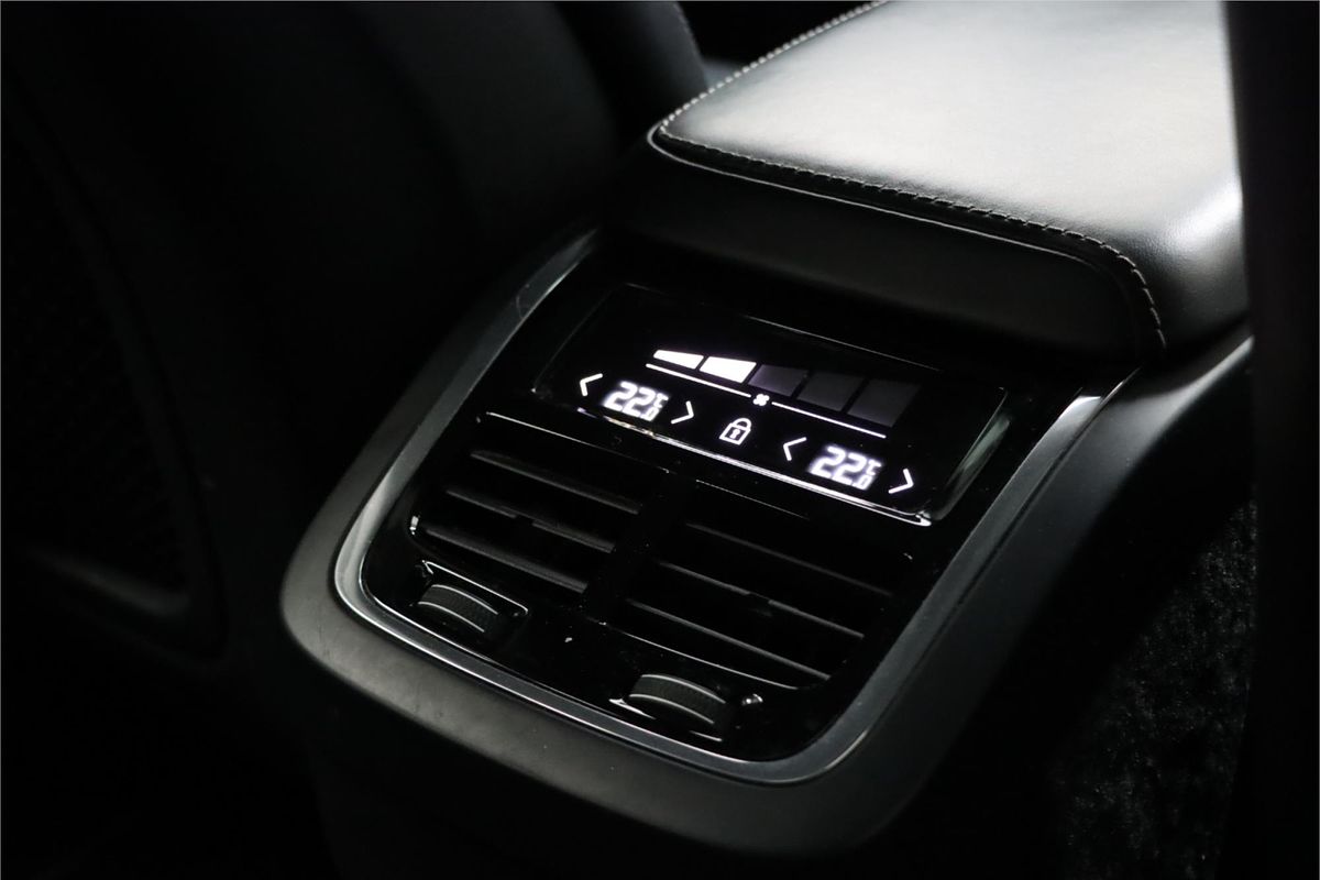 2018 Volvo XC60 T6 R-Design UZ