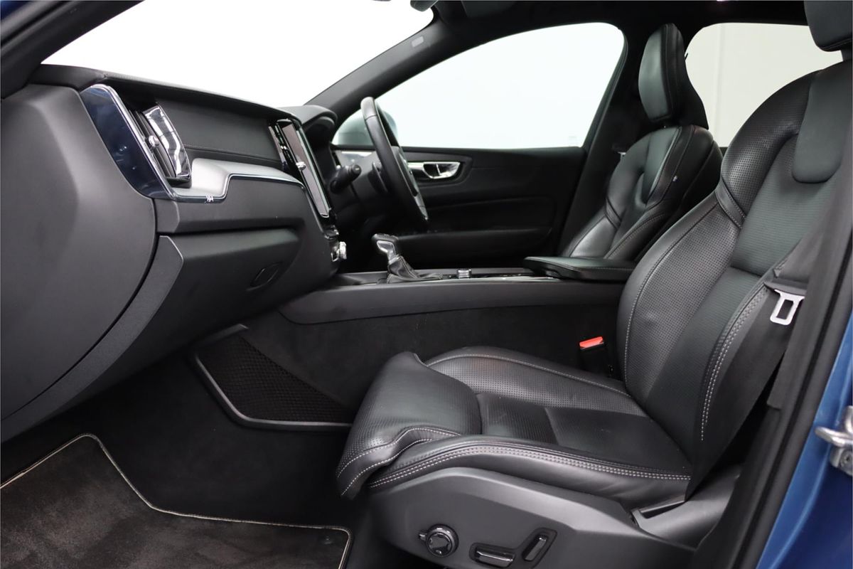 2018 Volvo XC60 T6 R-Design UZ