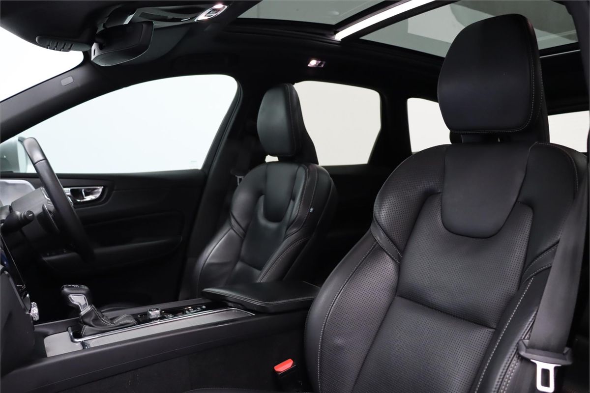 2018 Volvo XC60 T6 R-Design UZ
