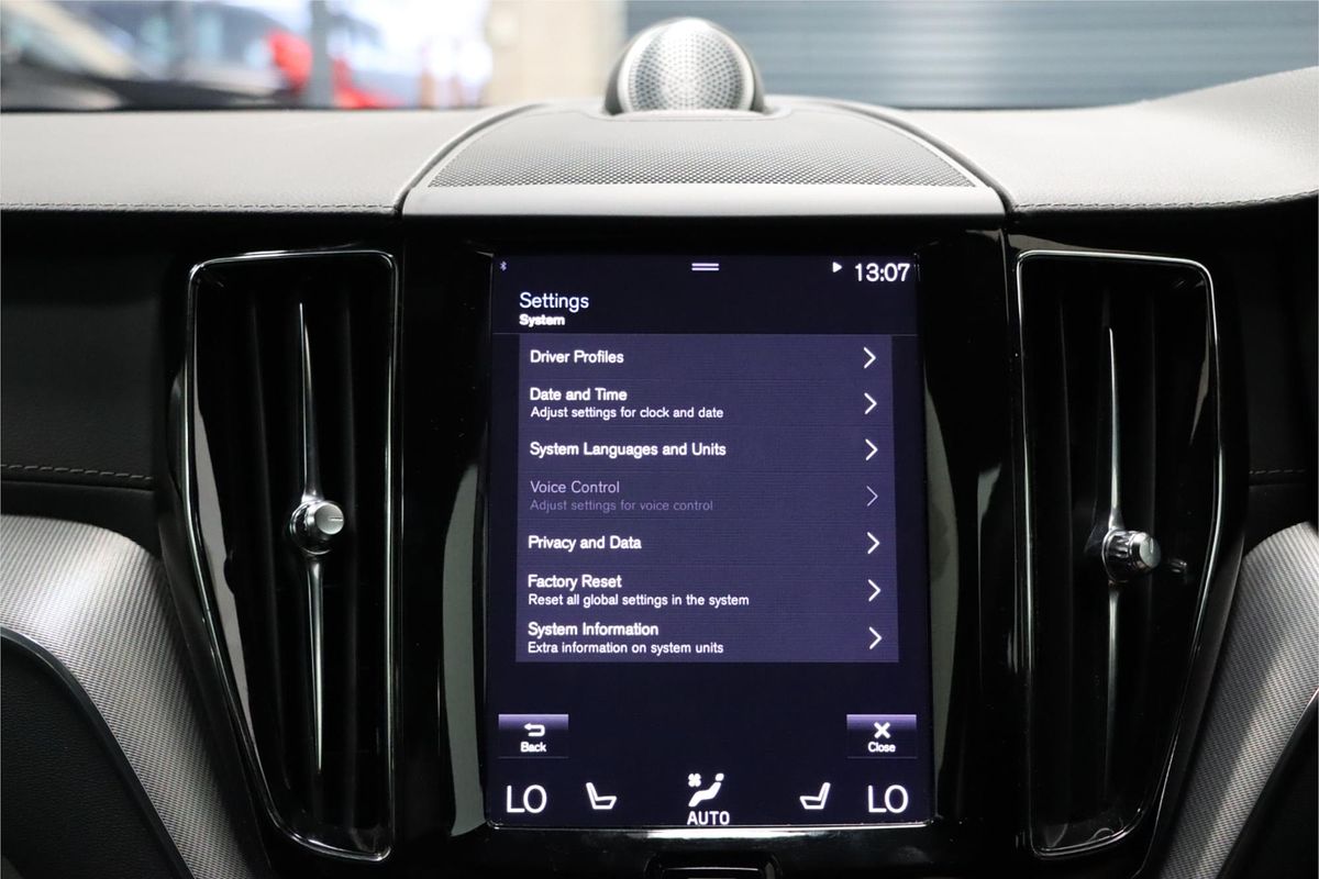 2018 Volvo XC60 T6 R-Design UZ