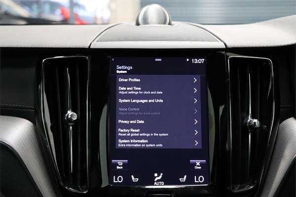 2018 Volvo XC60 T6 R-Design UZ